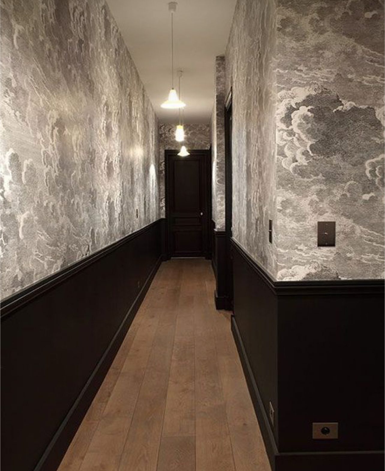 Couloir aux murs de nuages