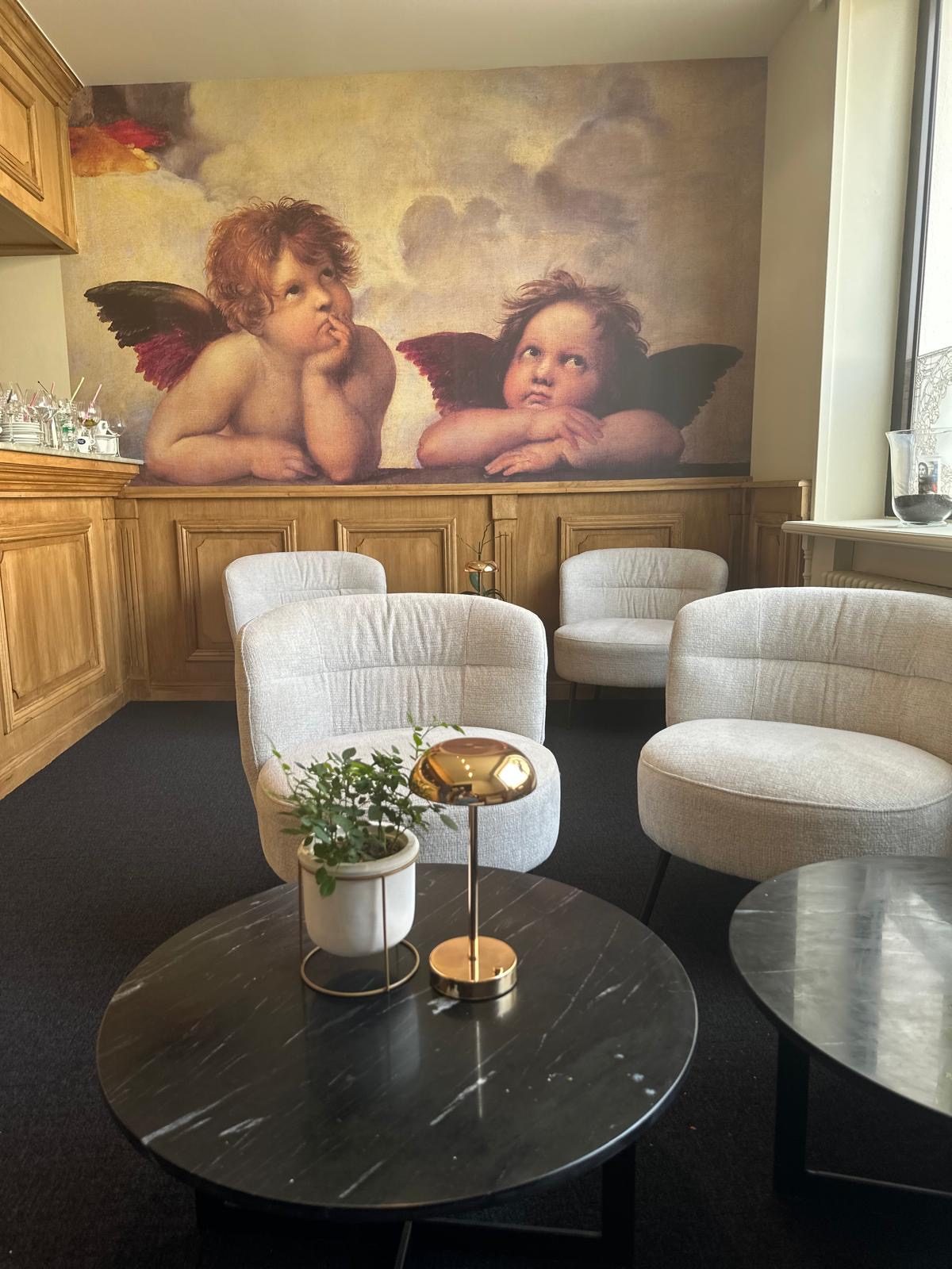 Salon avec fresque aux anges